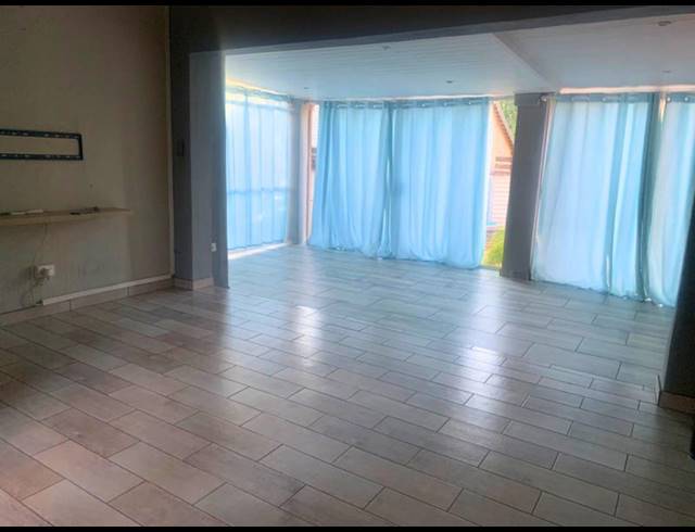 2 BEDROOM PROPERTY TO RENT IN GLEN MARAIS